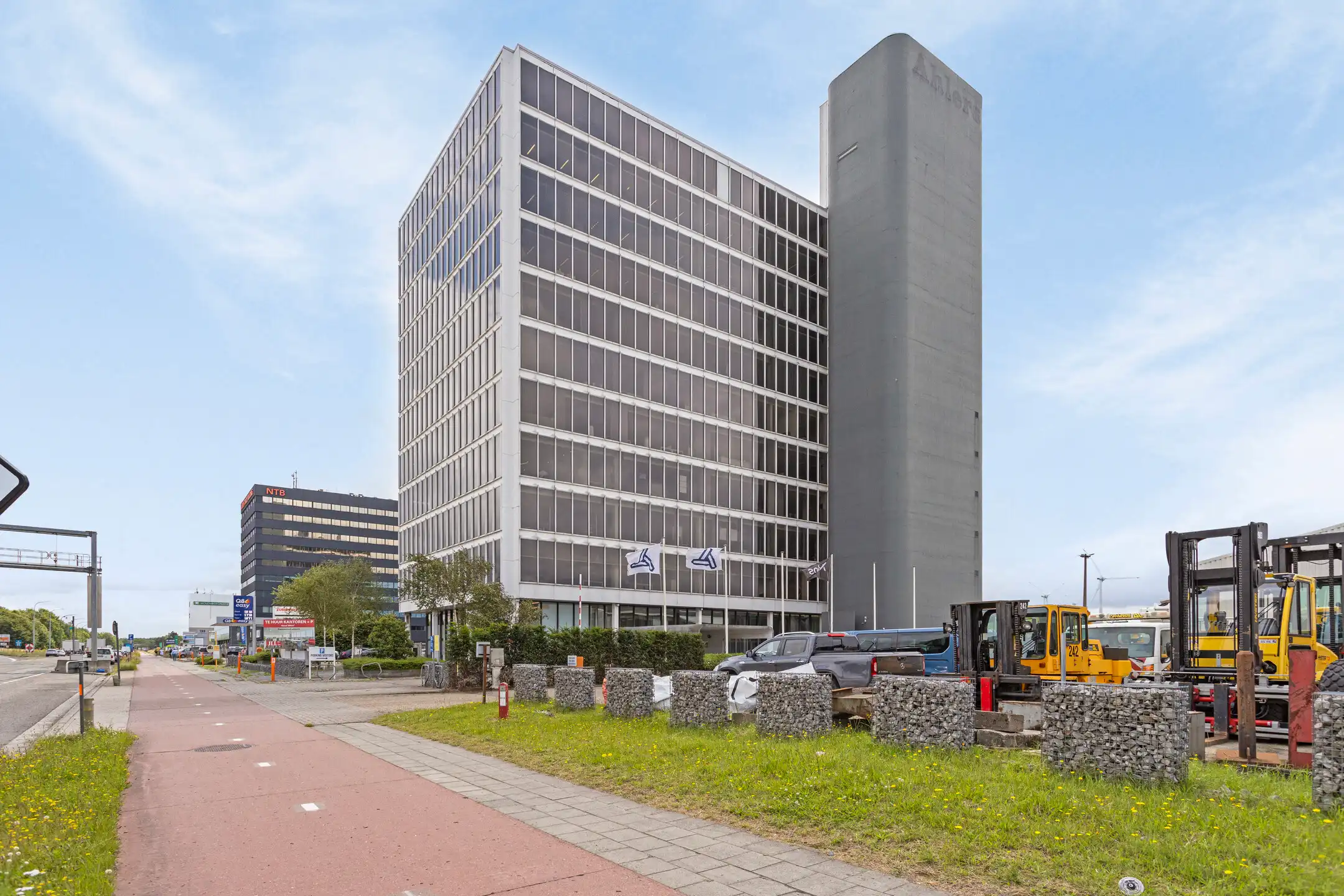Kantoorruimte met een panoramisch uitzicht te huur!  foto 5