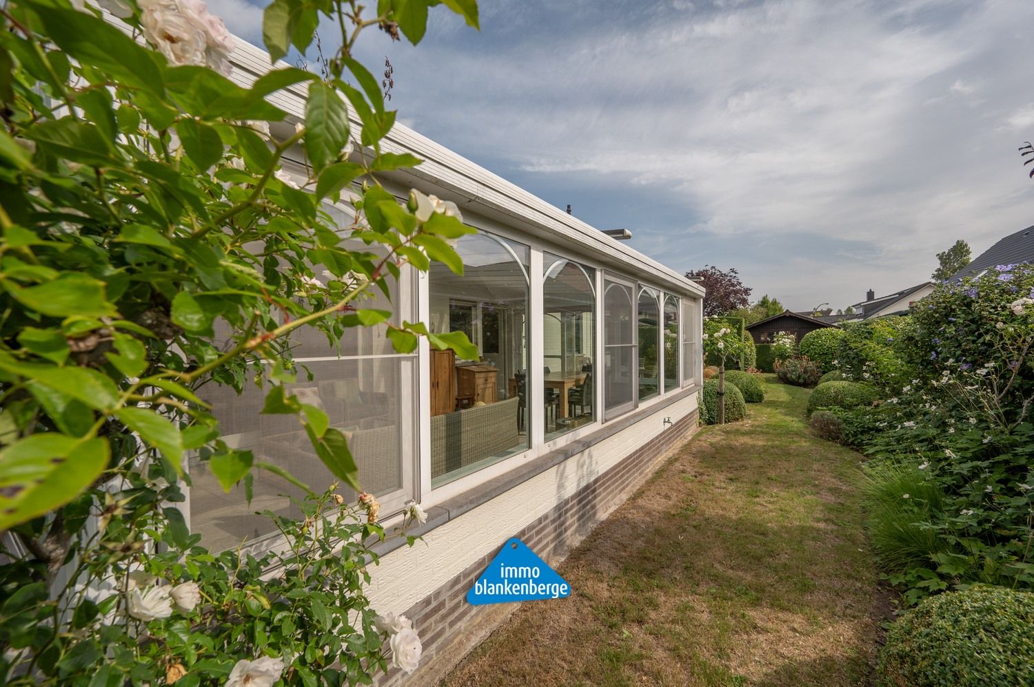 Ruime alleenstaande bungalow met tuin in rustige wijk foto 12