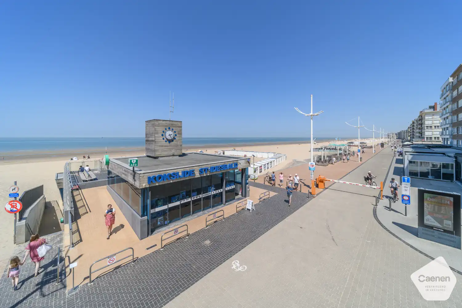 Prachtig gerenoveerde studio met slaapkamer en zijdelings zeezicht foto 16