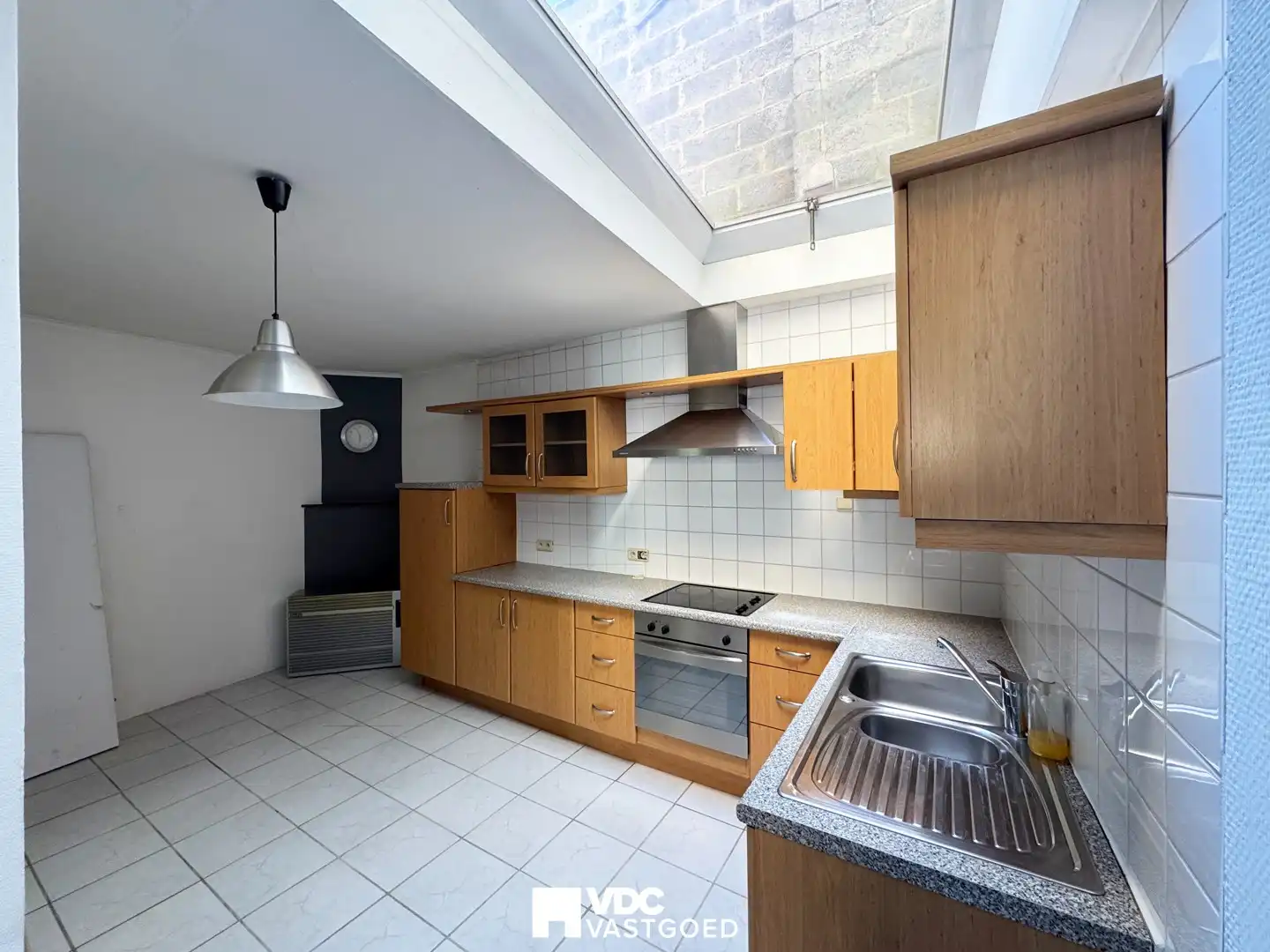 Te renoveren stadswoning met potentieel in centrum Borgloon foto 4