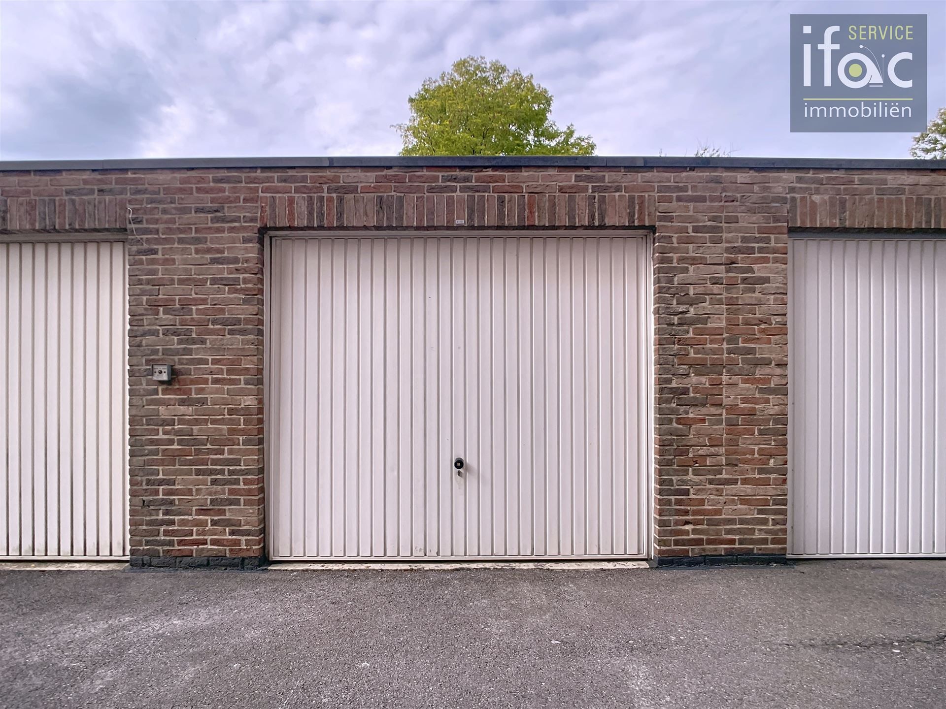 Parking / Garage foto {{pictureIndex}}