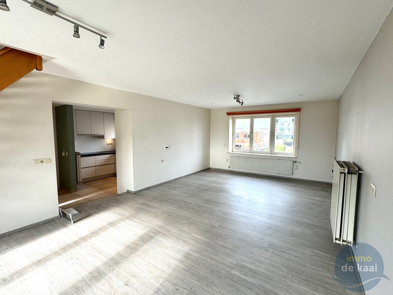 Goed gelegen duplexappartement nabij openbaar vervoer. foto 2