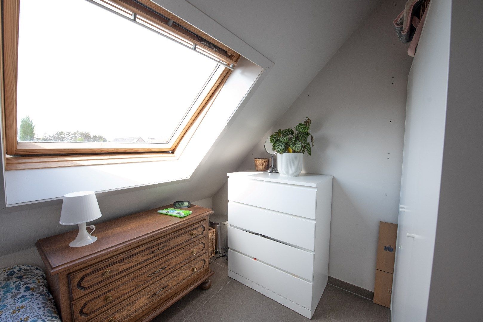 Instapklaar en lichtrijk appartement te huur in Waregem  foto 11