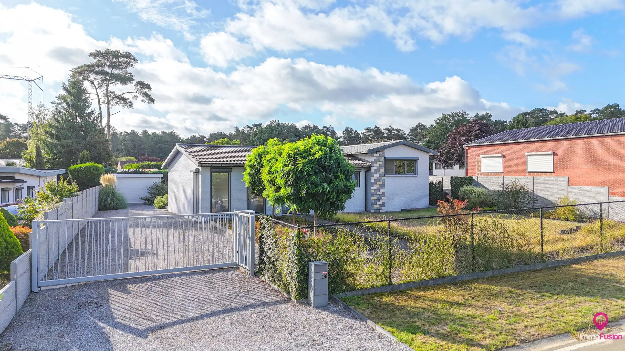 Hoofdfoto van de publicatie: Stijlvolle, instapklare woning met 3slpk + veel lichtinval!