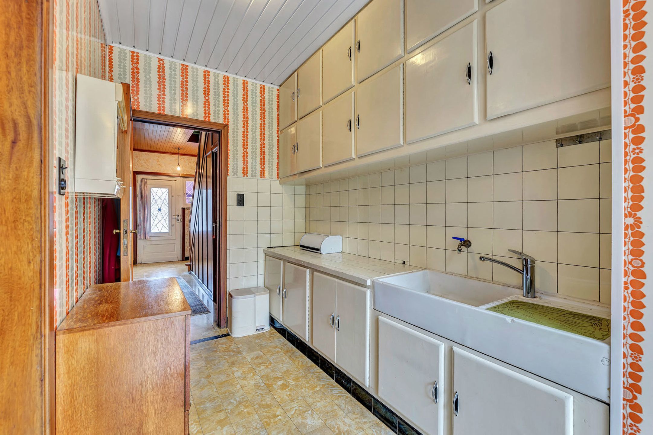 Te renoveren woning met garage en tuin foto 9
