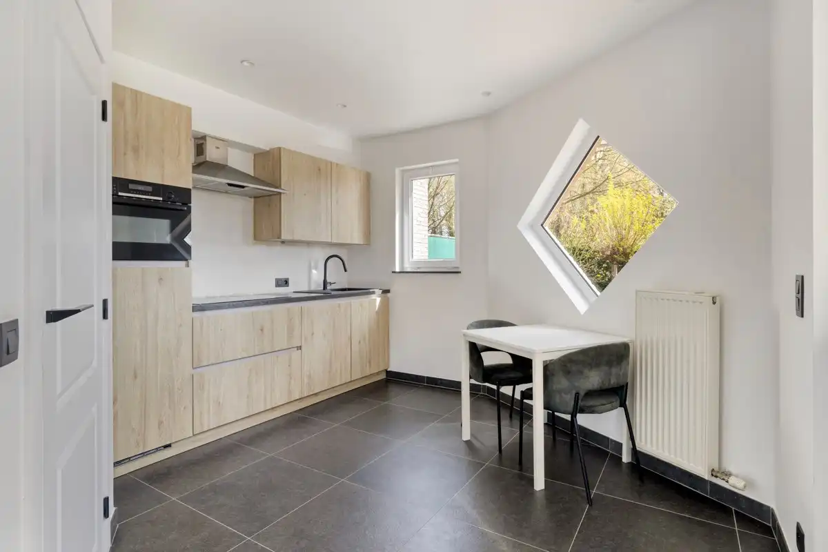 Instapklare gerenoveerde woning te Zwalm foto 5