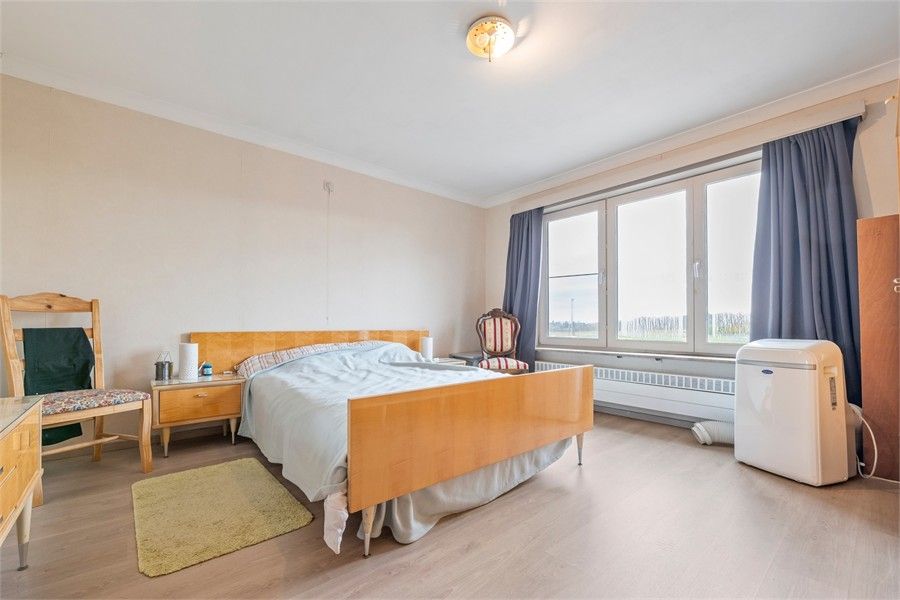 RUIME GEZINSWONING BOORDEVOL POTENTIEEL IN NIEUWERKERKEN foto 19