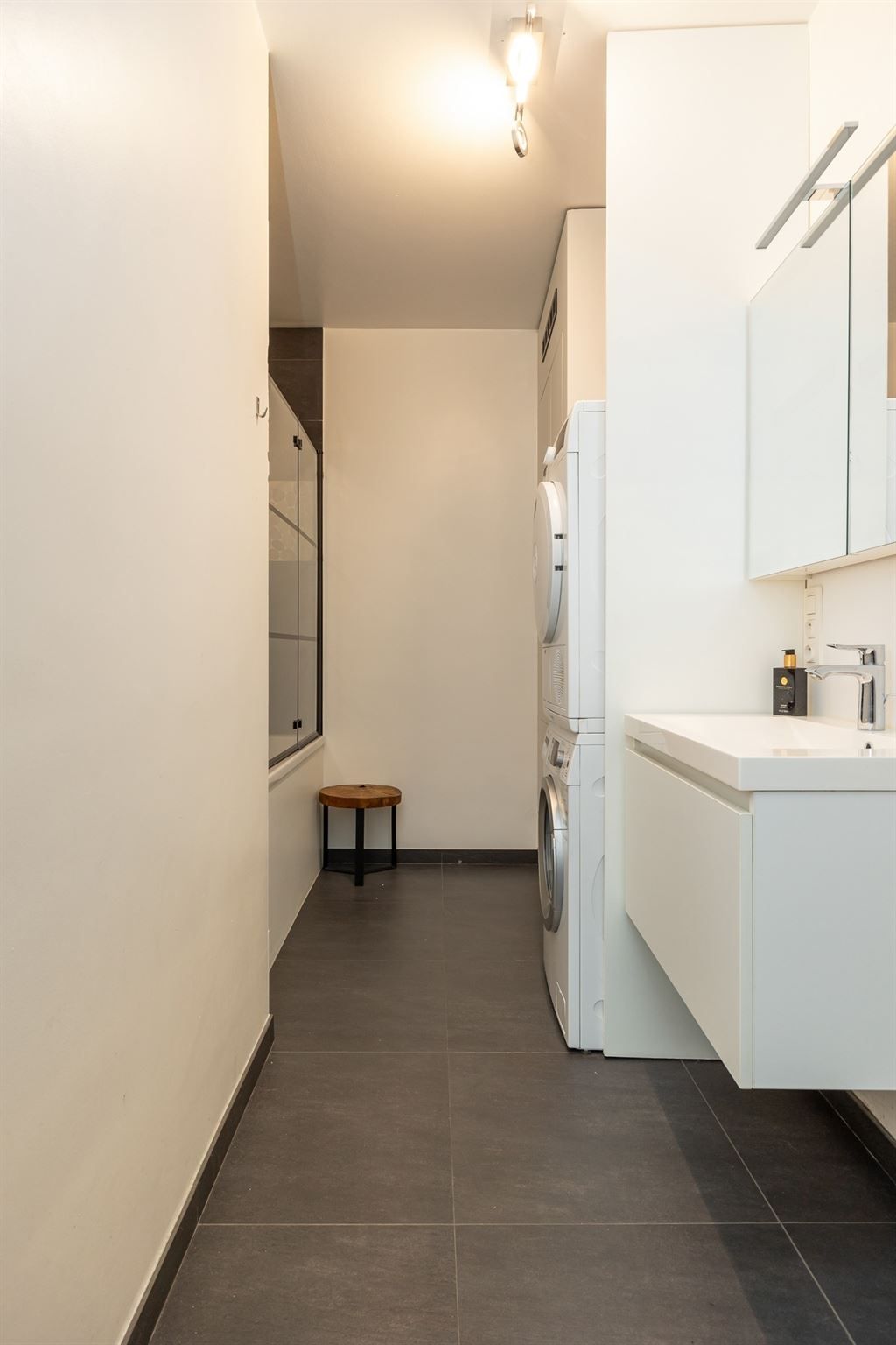 Instapklaar appartement met loftallures foto 13