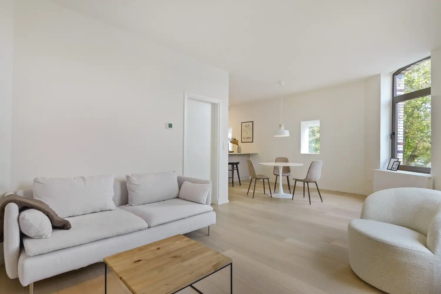 Gerenoveerd appartement met 2 ruime slaapkamers in historisch gebouw foto {{pictureIndex}}