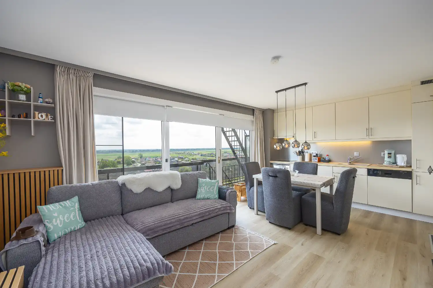 Prachtig gerenoveerd 1-slaapkamerappartement met zongericht terras en prachtig open uitzicht foto 2
