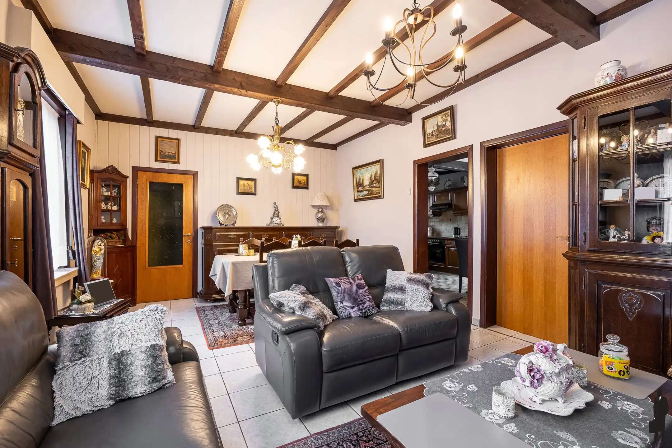 Gezellige woning met tuin en garage in rustige omgeving! foto 2