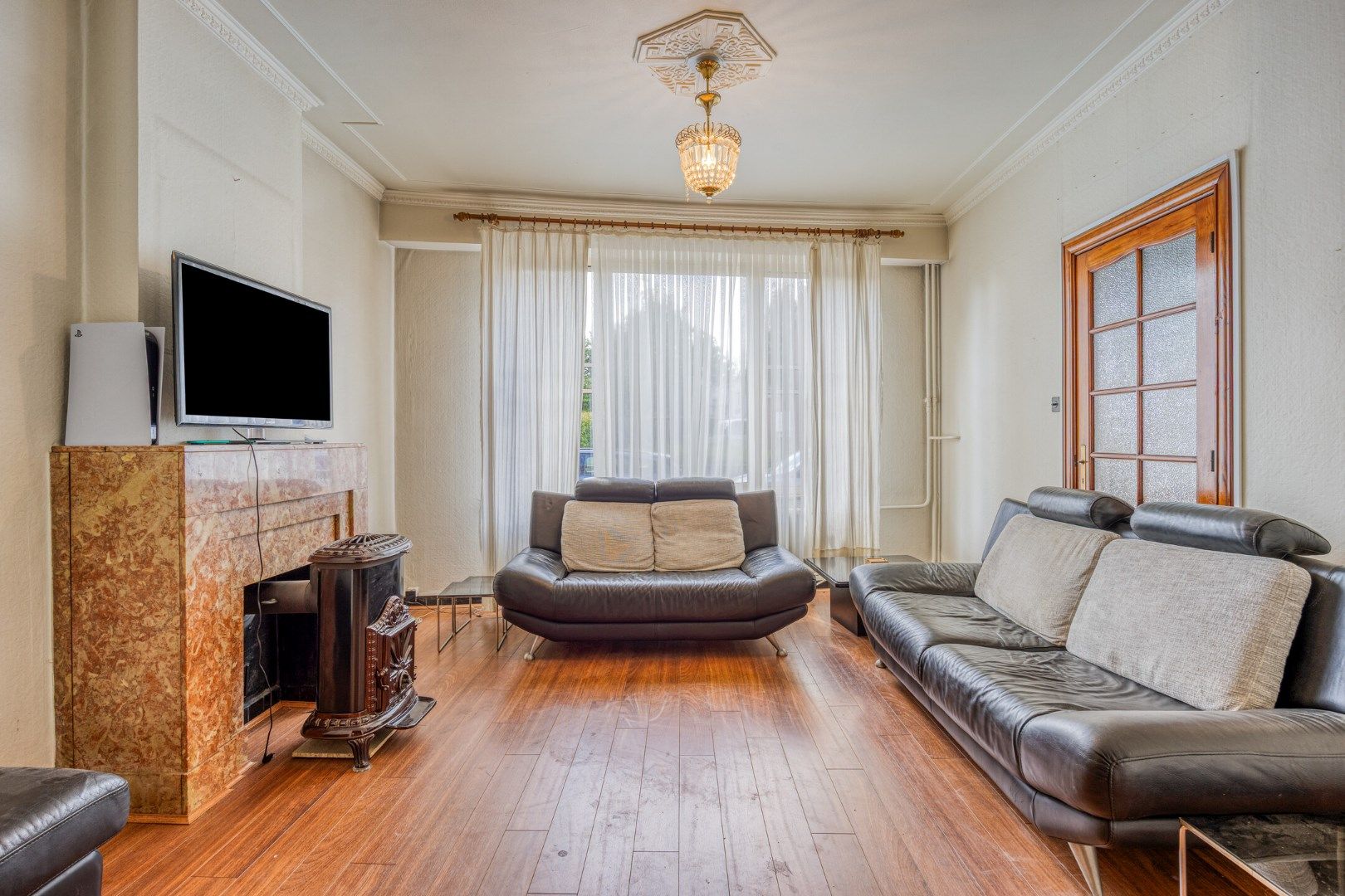 Ruime gezinswoning met veelzijdige indeling en tuin in de Platte Lostraat – EPC 697 kWh/m² – bewoonbare oppervlakte 259 m² foto 5