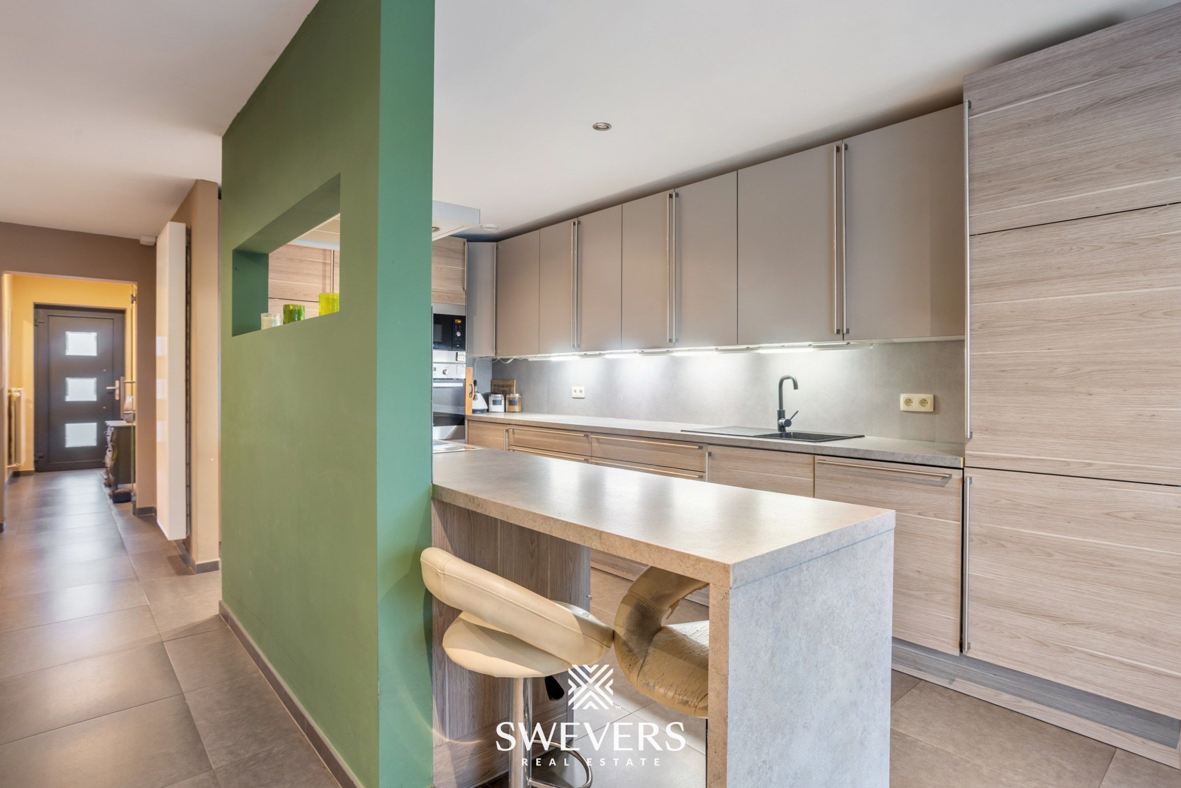 Ruime, instapklare woning met drie slaapkamers en prachtige tuin foto 8