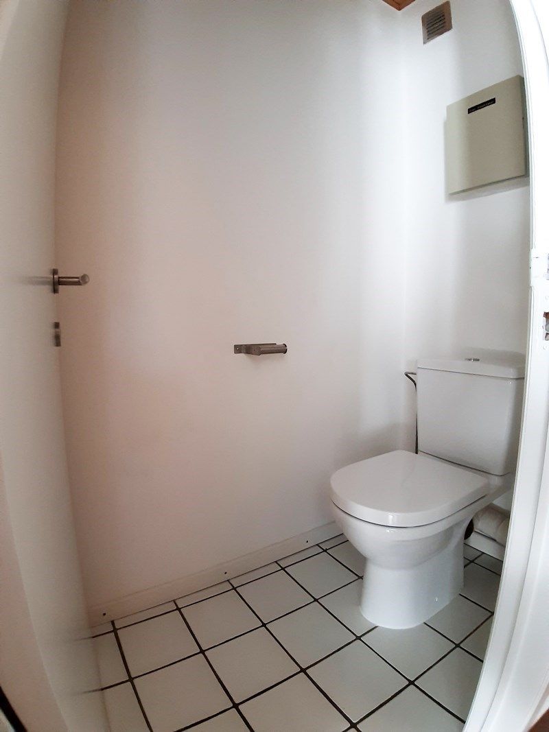 Gerenoveerd dakappartement MET GARAGE te Beverst foto 9