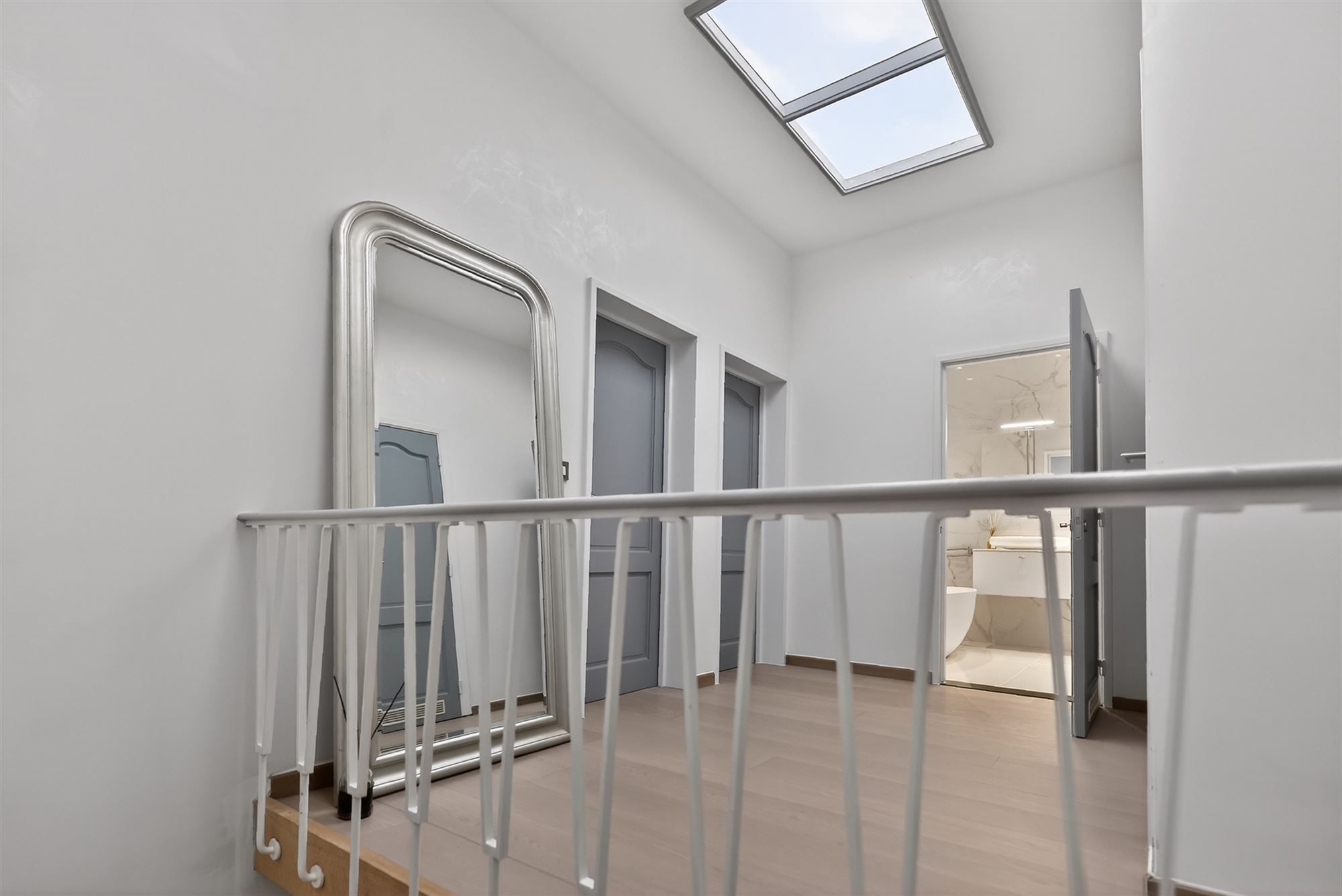 Knap afgewerkte ruime woning op toplocatie foto 17