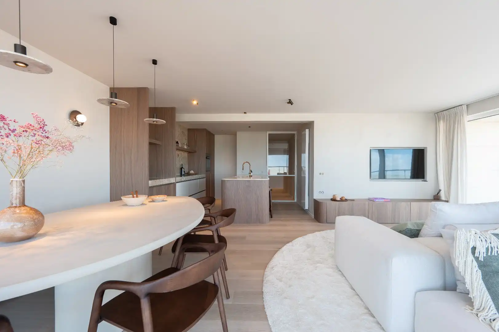 Luxueus gerenoveerd hoekappartement met terrassen en frontaal zeezicht foto 8