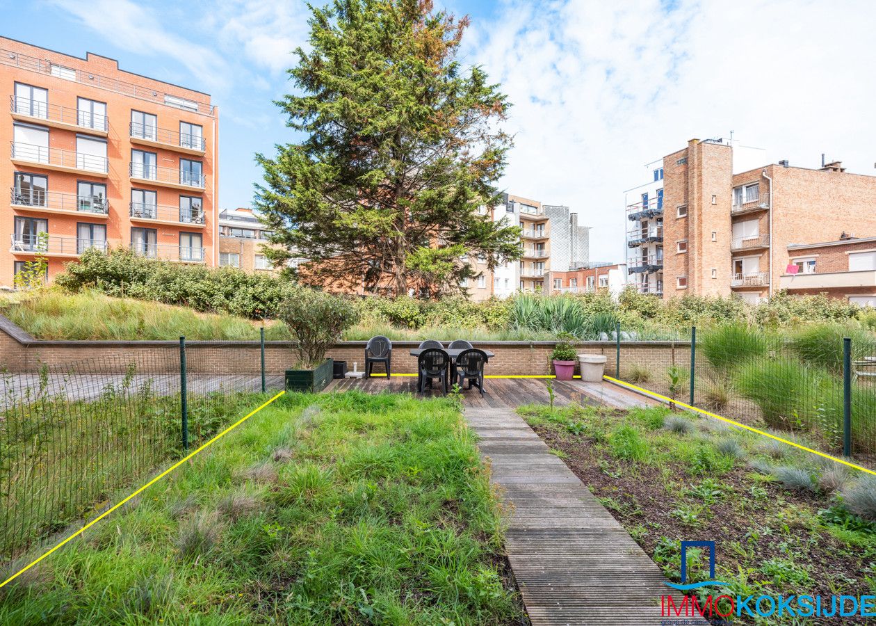 Modern appartement met 2 slaapkamers en zijdelings zeezicht foto 13