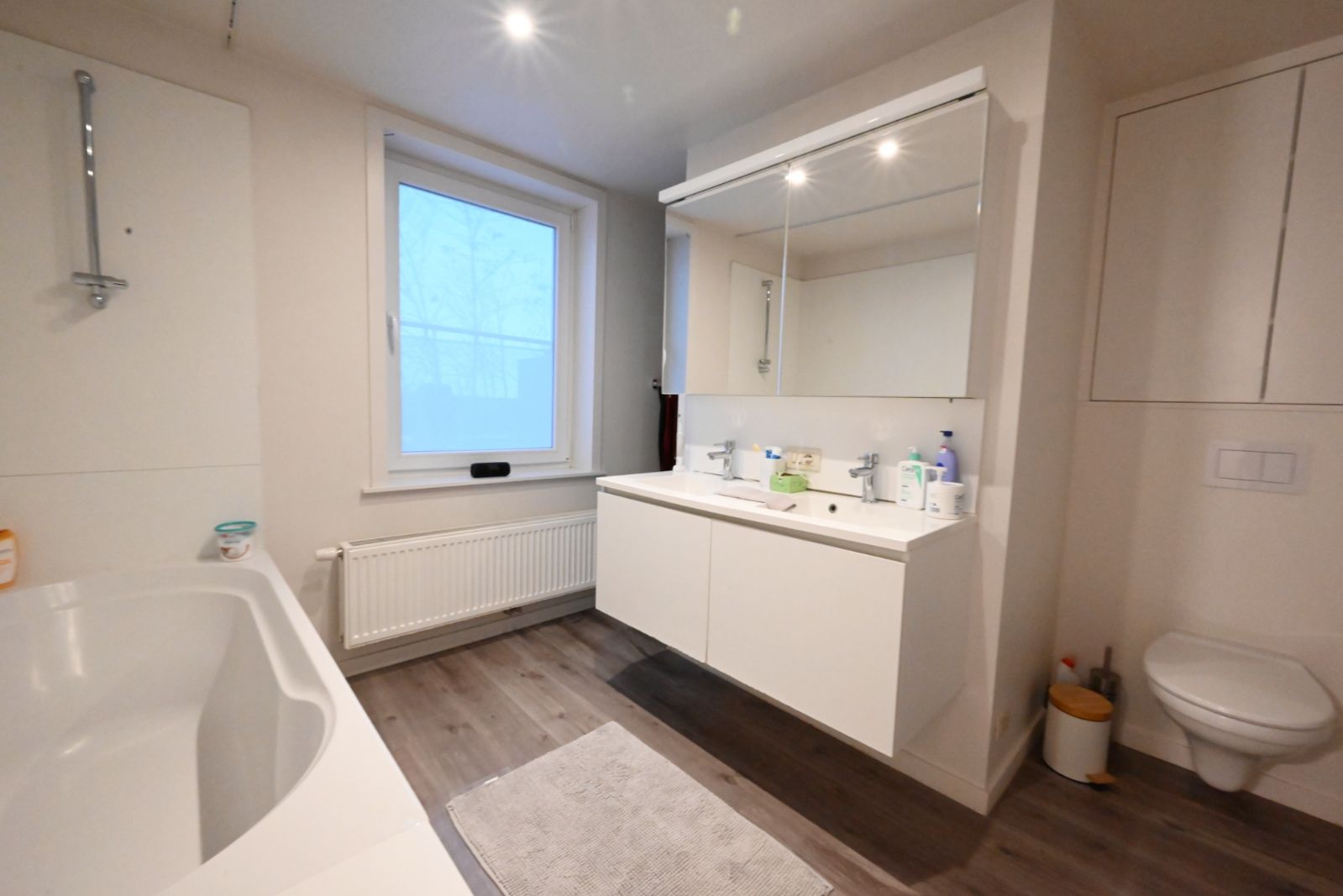 Ruime woning (HOB) met 4 slaapkamers in hartje Kachtem! foto 8