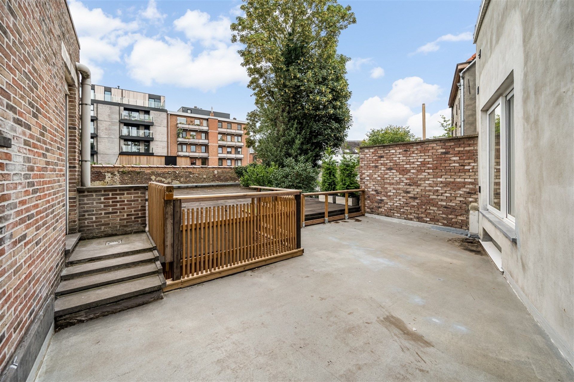 Instapklaar en volledig vernieuwd appartement met ruim terras in het hart van de stad foto 14
