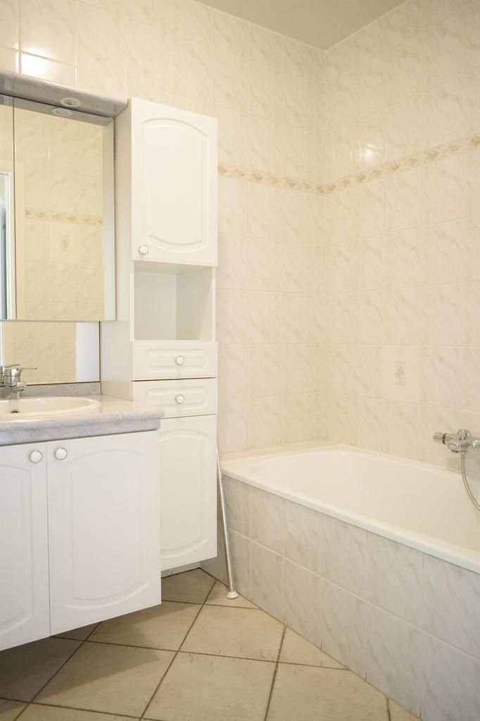 Instapklaar appartement met 2 terrassen, kelder en garage... foto 6