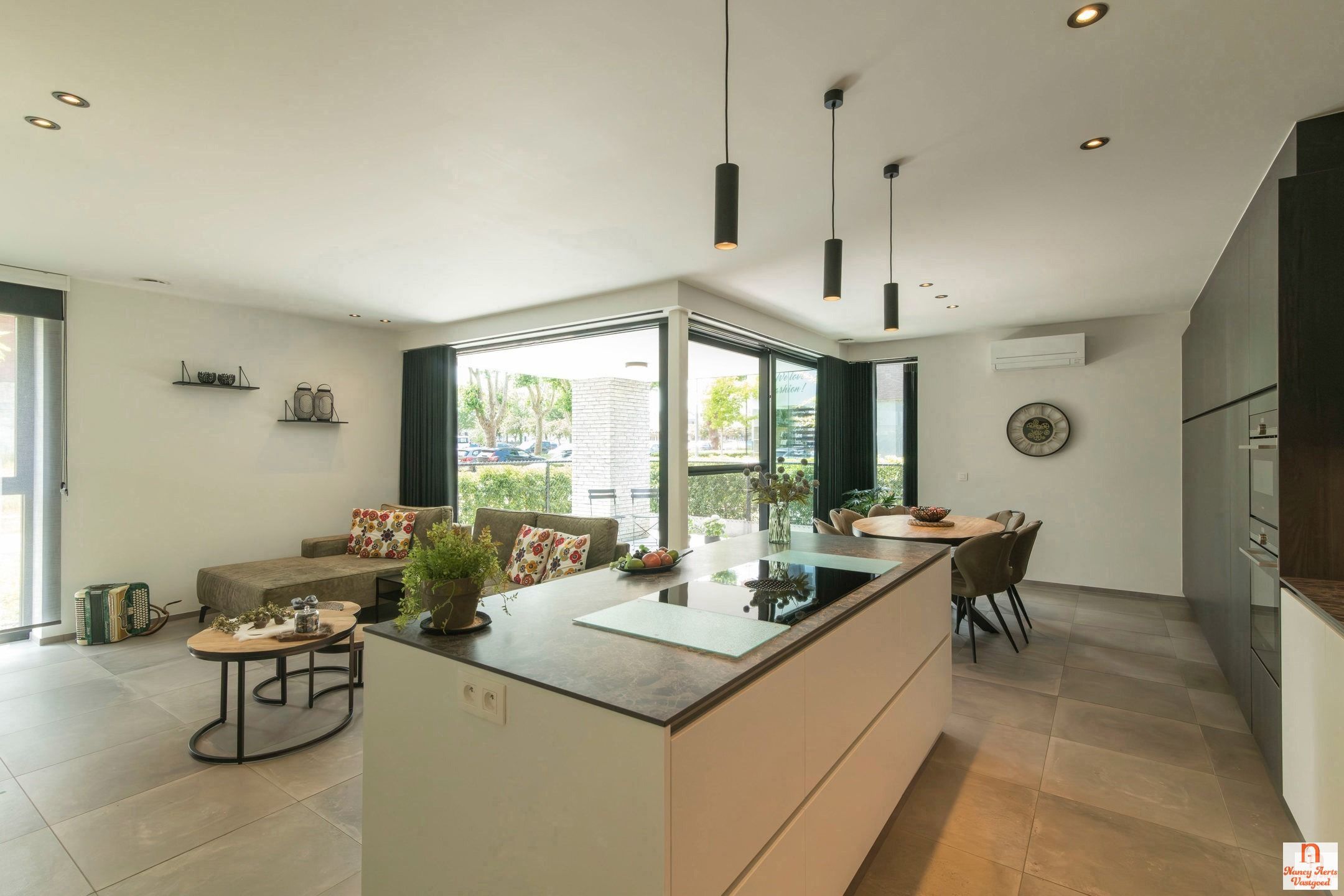 Ruimtelijk wonen met verfijnde afwerking in hartje Koersel foto 10