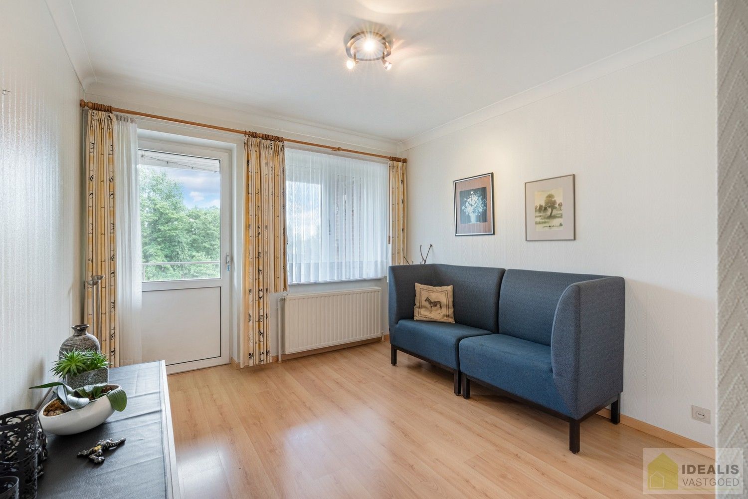 IDEALIS VASTGOED – ZEER RUIM HOEKAPPARTEMENT (110M²) MET LICHTRIJKE LEEFRUIMTE, VOLLEDIG UITGERUSTE KEUKEN, MAAR LIEFST 3 SLAAPKAMERS, BERGING, LIFT EN GARAGEBOX OP EEN UITERST GUNSTIGE LOCATIE MIDDEN IN HET CENTRUM VAN PELT. ZEER GESCHIKT VOOR KANDIDATEN OP ZOEK NAAR EEN INSTAPKLAAR APPARTEMENT! foto 13