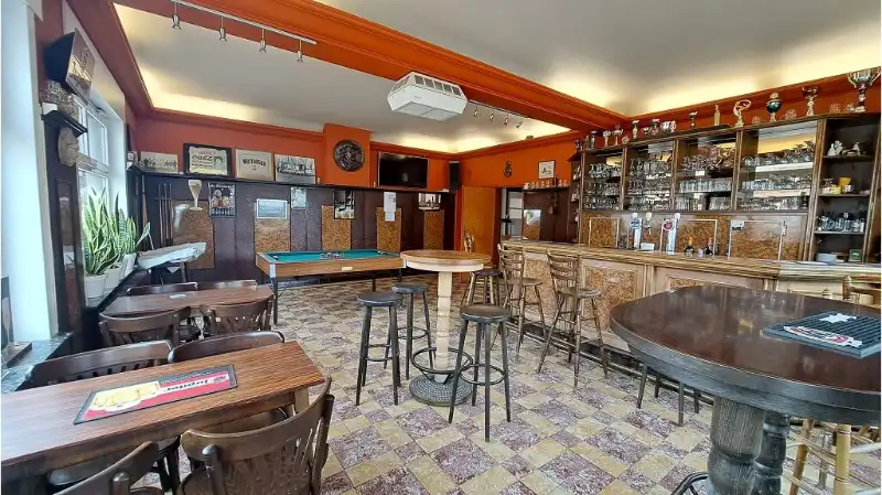 Café met ruim Terras + Woonst te huur in Lapscheure Damme foto 4