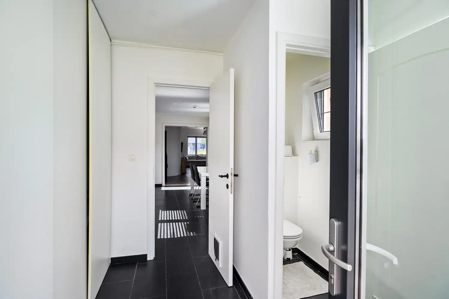 Charmante instapklare woning met 4 slaapkamers te Brasschaat foto 11