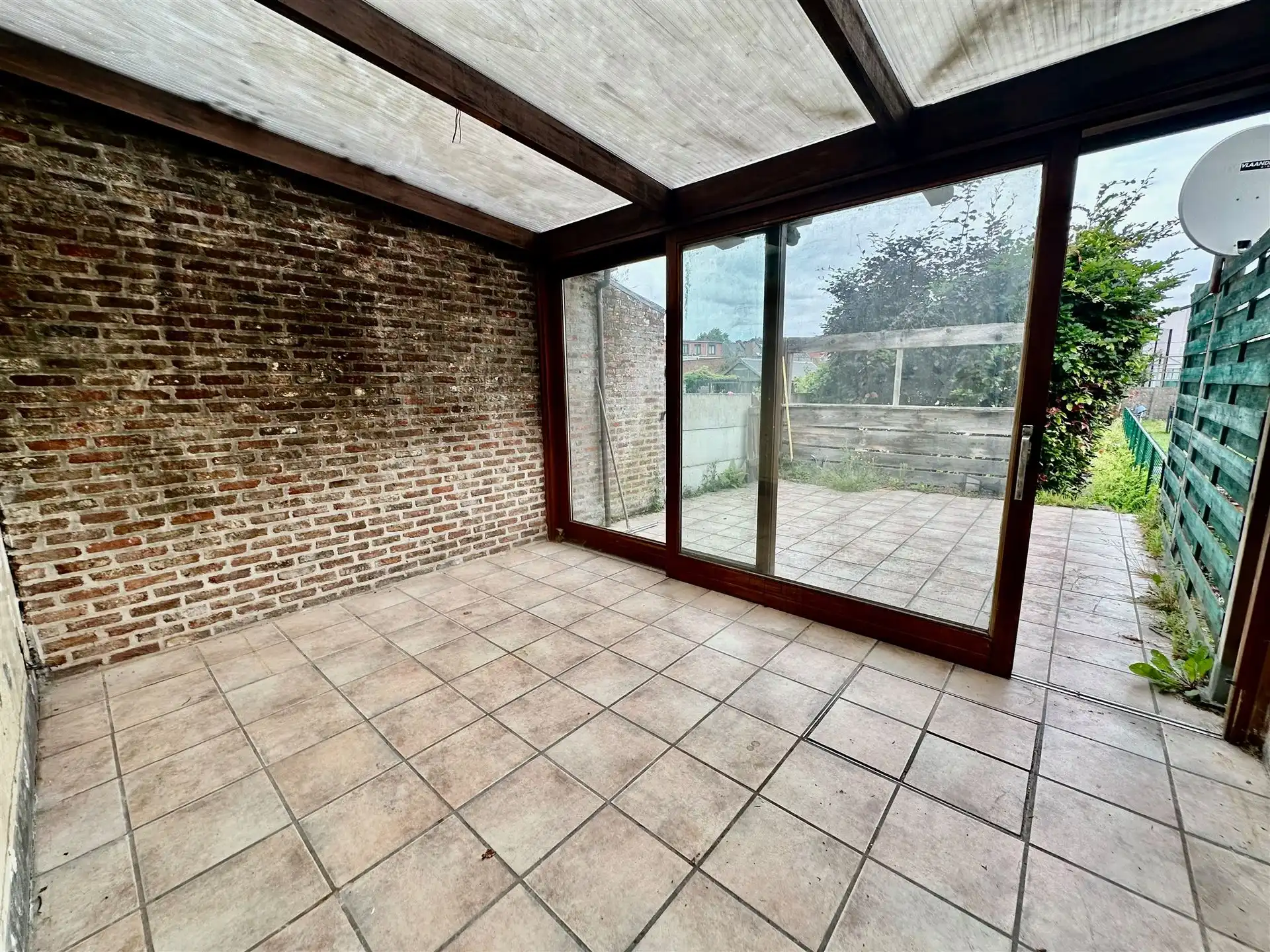 Rijwoning met 2 slaapkamers en tuin met achteruitweg. foto 8