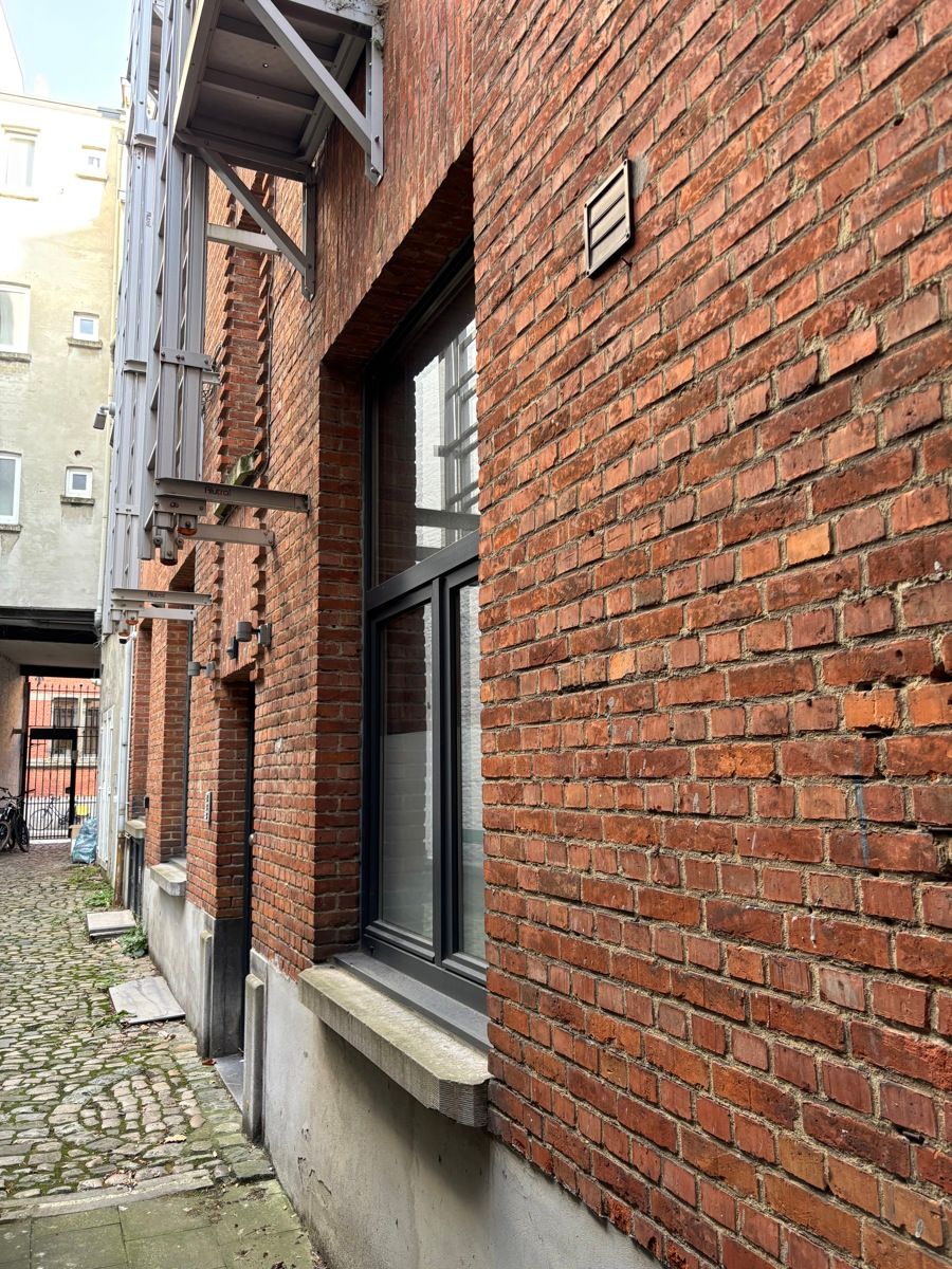 Gerenoveerd studentengebouw met zes studio's foto 9