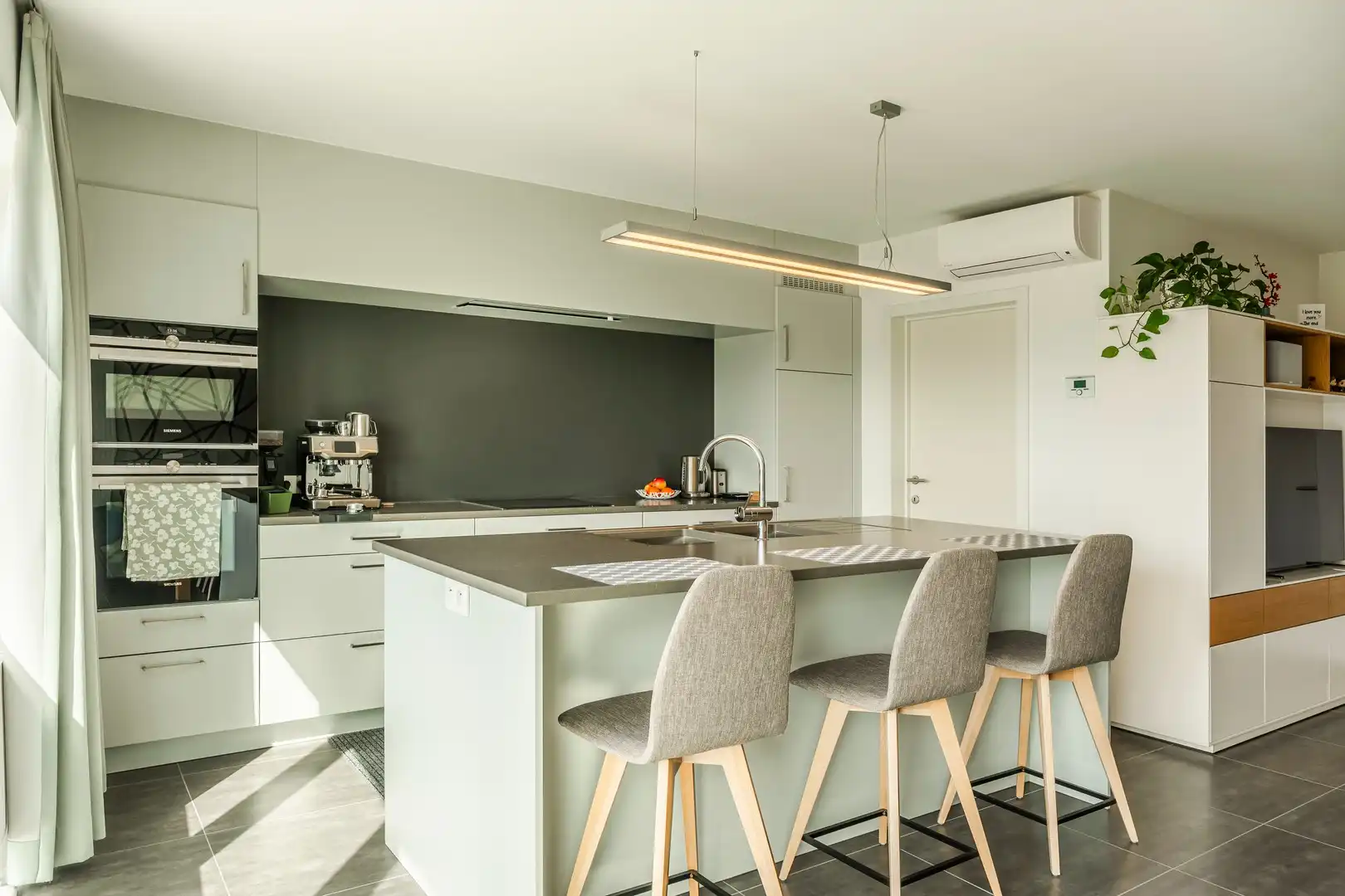 Instapklaar en modern appartement met garage foto 8