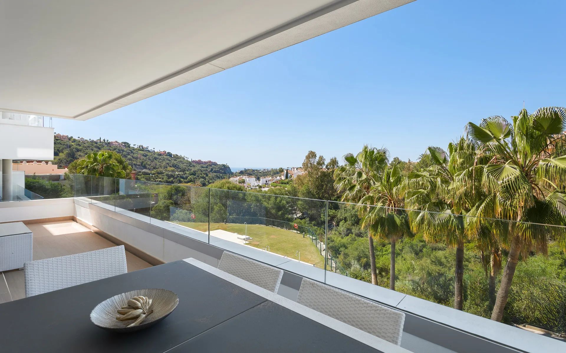 Exclusief wonen met panoramisch uitzicht: luxe appartement in Benahavis foto 15