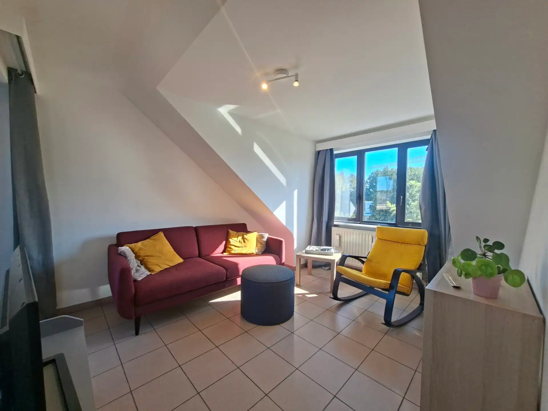 Instapklaar appartement met 2 slaapkamers, tuin & parking foto 3