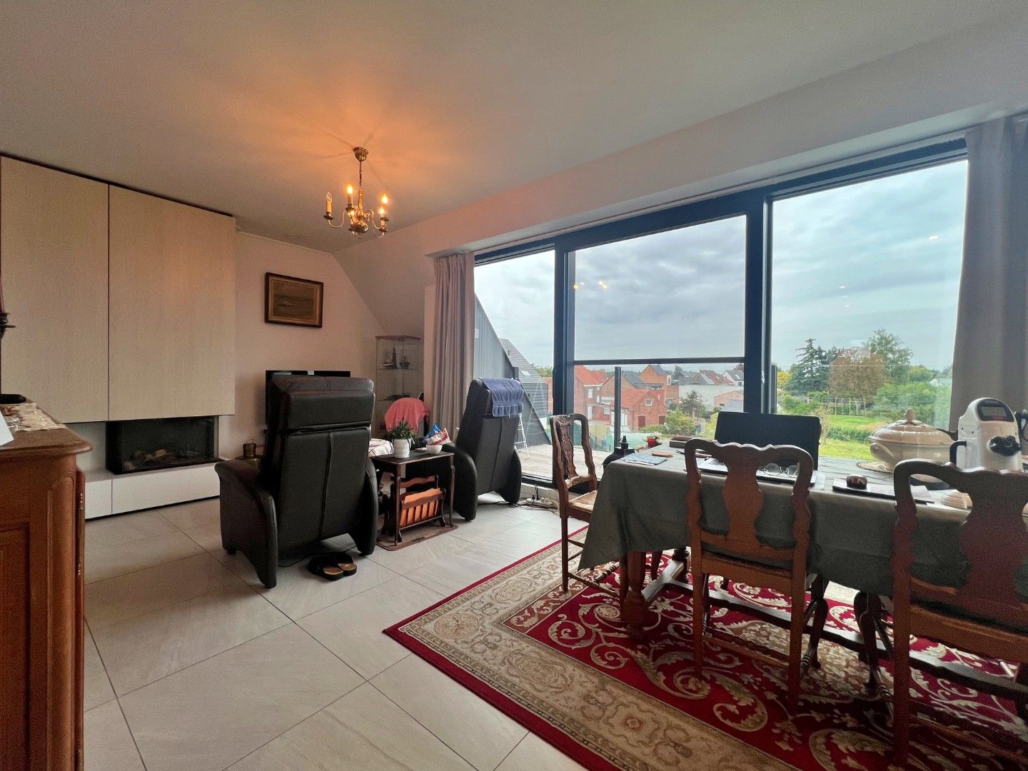 Recent 2-slaapkamer appartement met verschillende terrassen, een kelderberging en een parkeerplaats foto 3