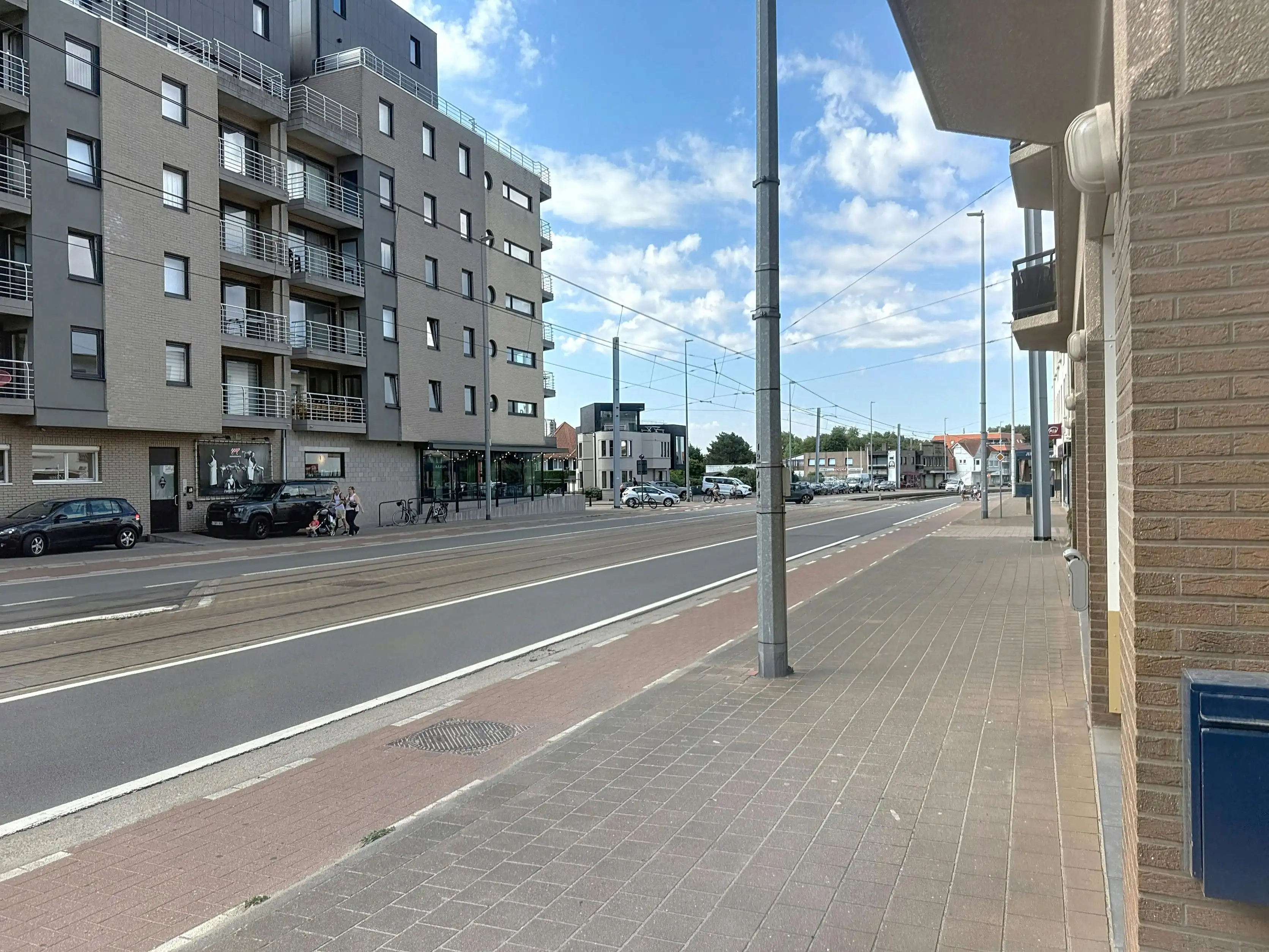 Gelijkvloers appartement met ruime garage in centrum Sint-Idesbald foto 4