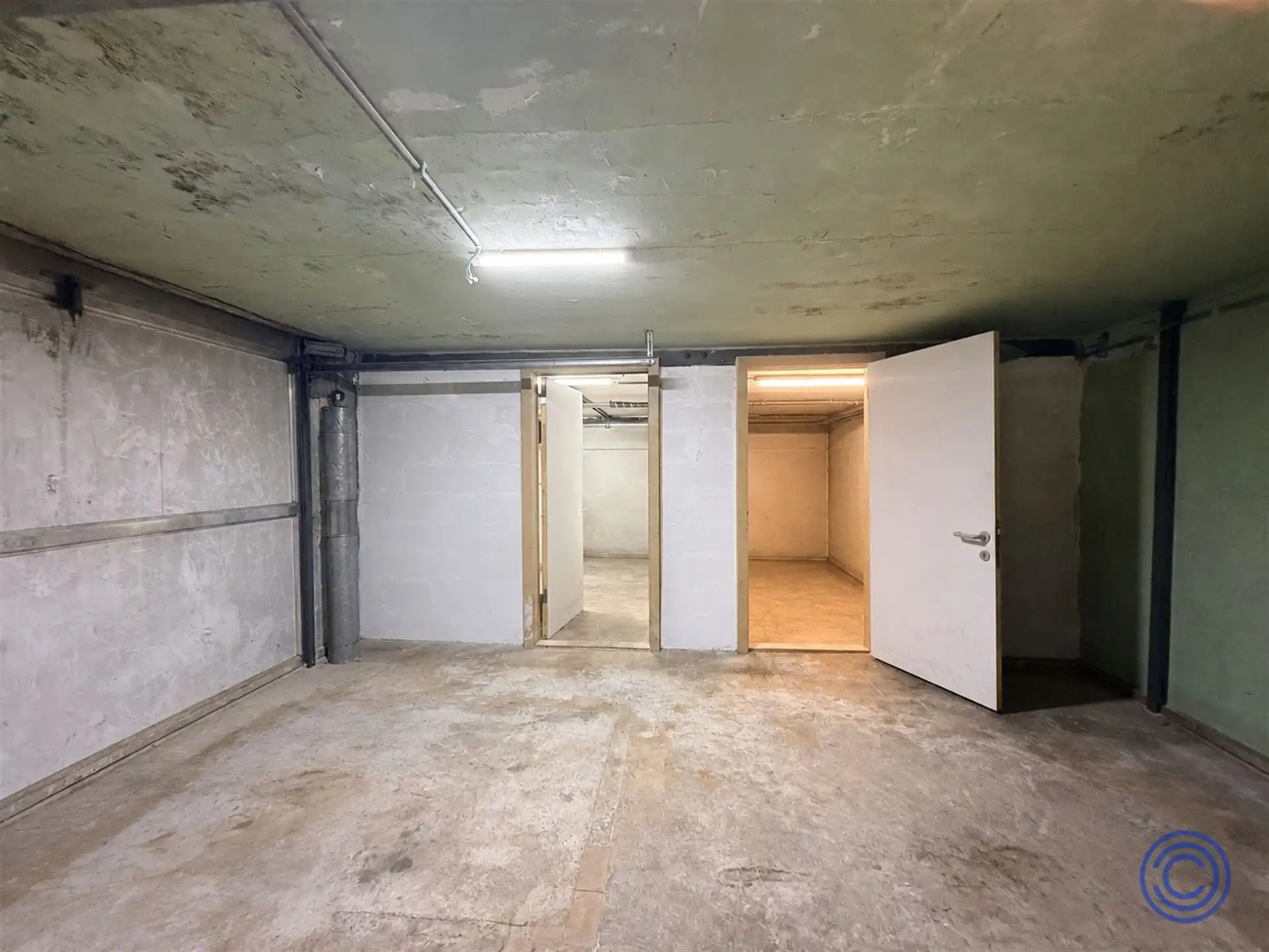 3 garageboxen/magazijn ca. 50m² op strategische ligging! foto 2