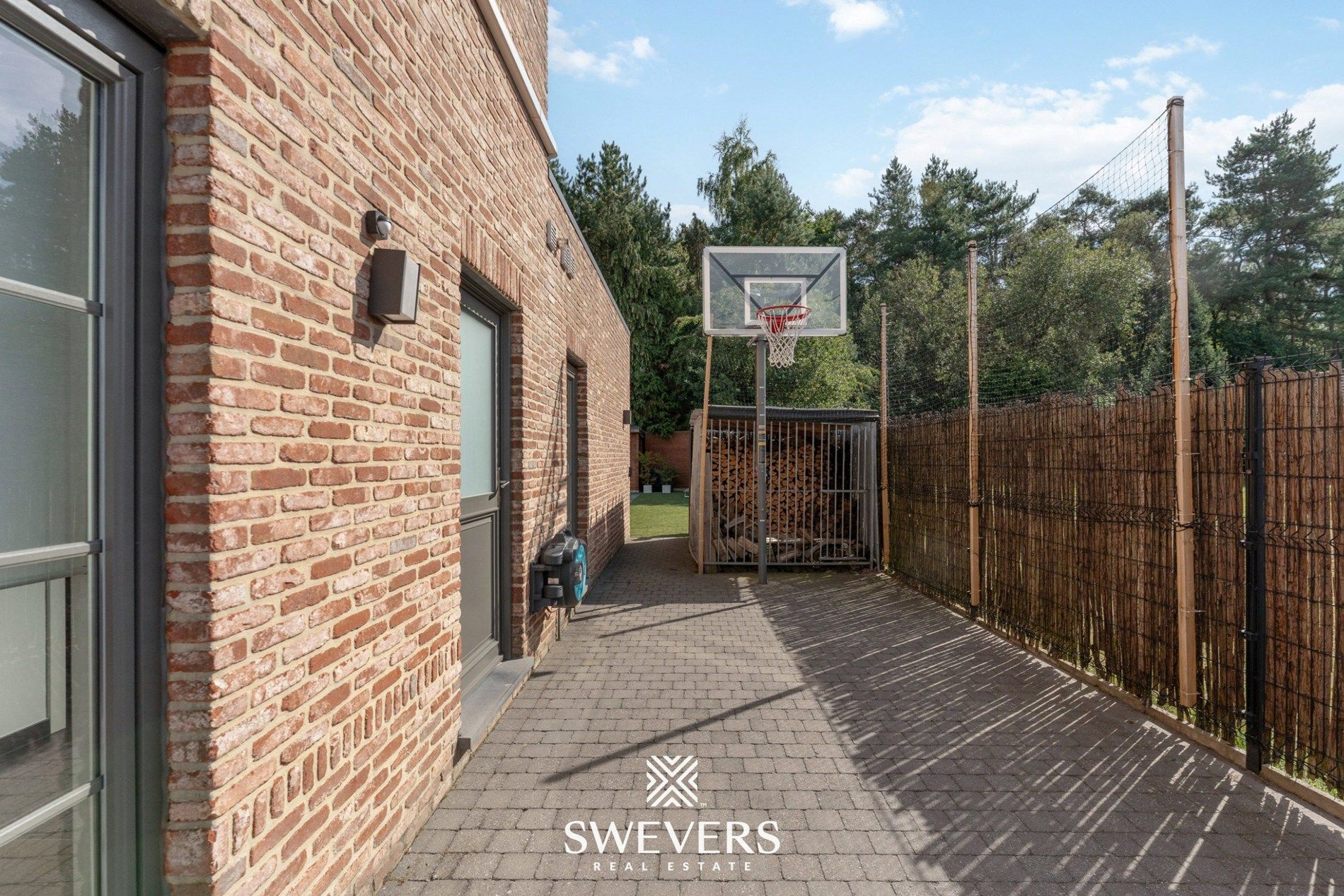 HOB met 3 slaapkamers, bureau en zwembad   foto 29