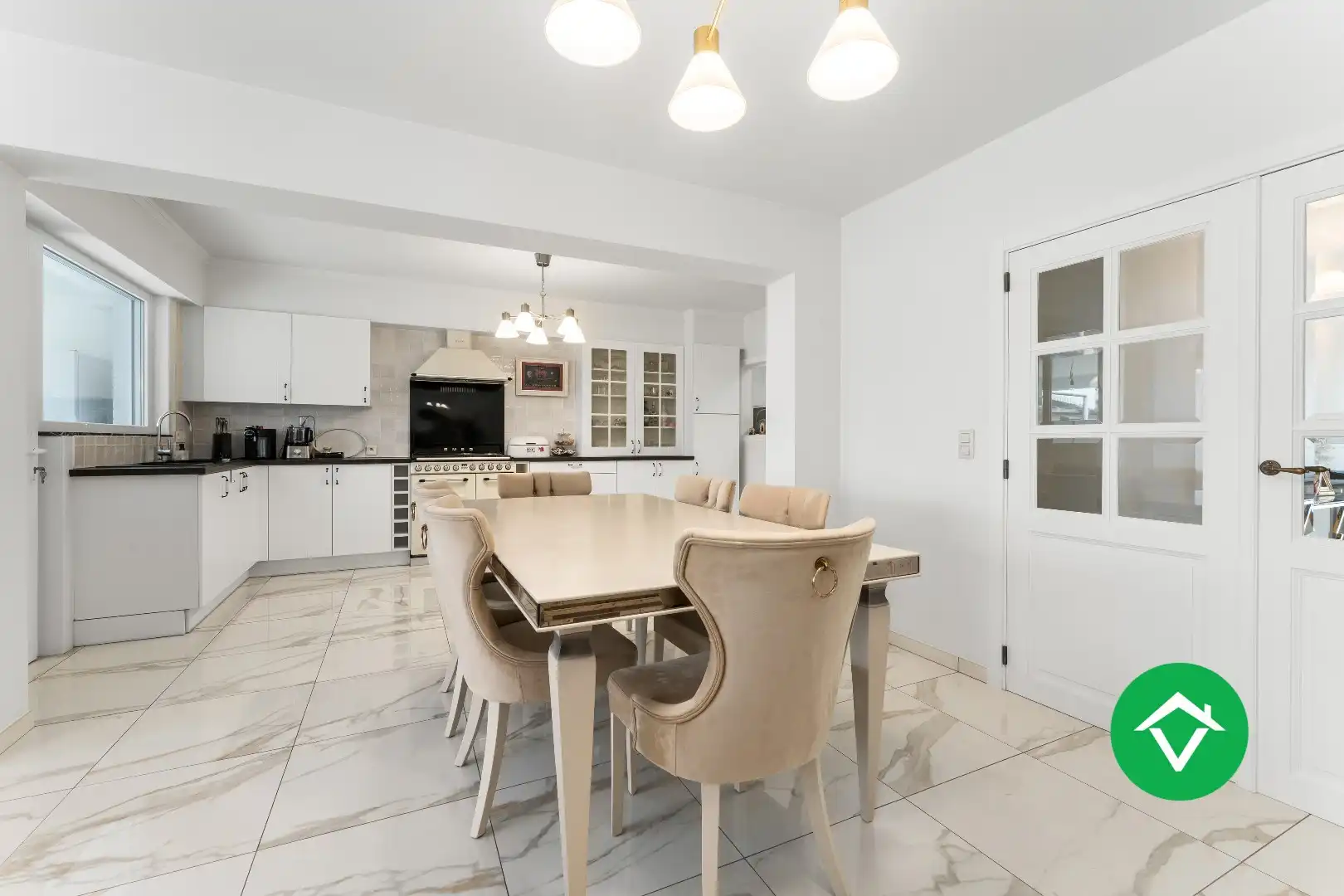 Ruime, instapklare woning met 5 slaapkamers, tuin en garage te Roeselare foto 11