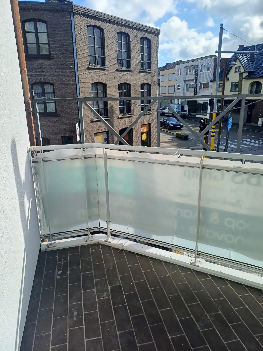 Volledig gerenoveerd 3 slaapkamer appartement in Neerpelt centrum. foto 13