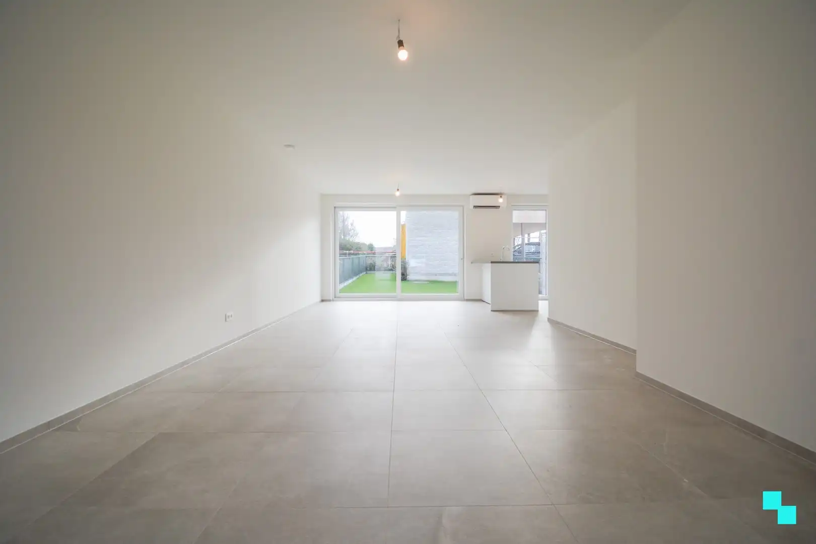 Volledig afgewerkte nieuwbouwwoning met carport te Sleihage foto 3