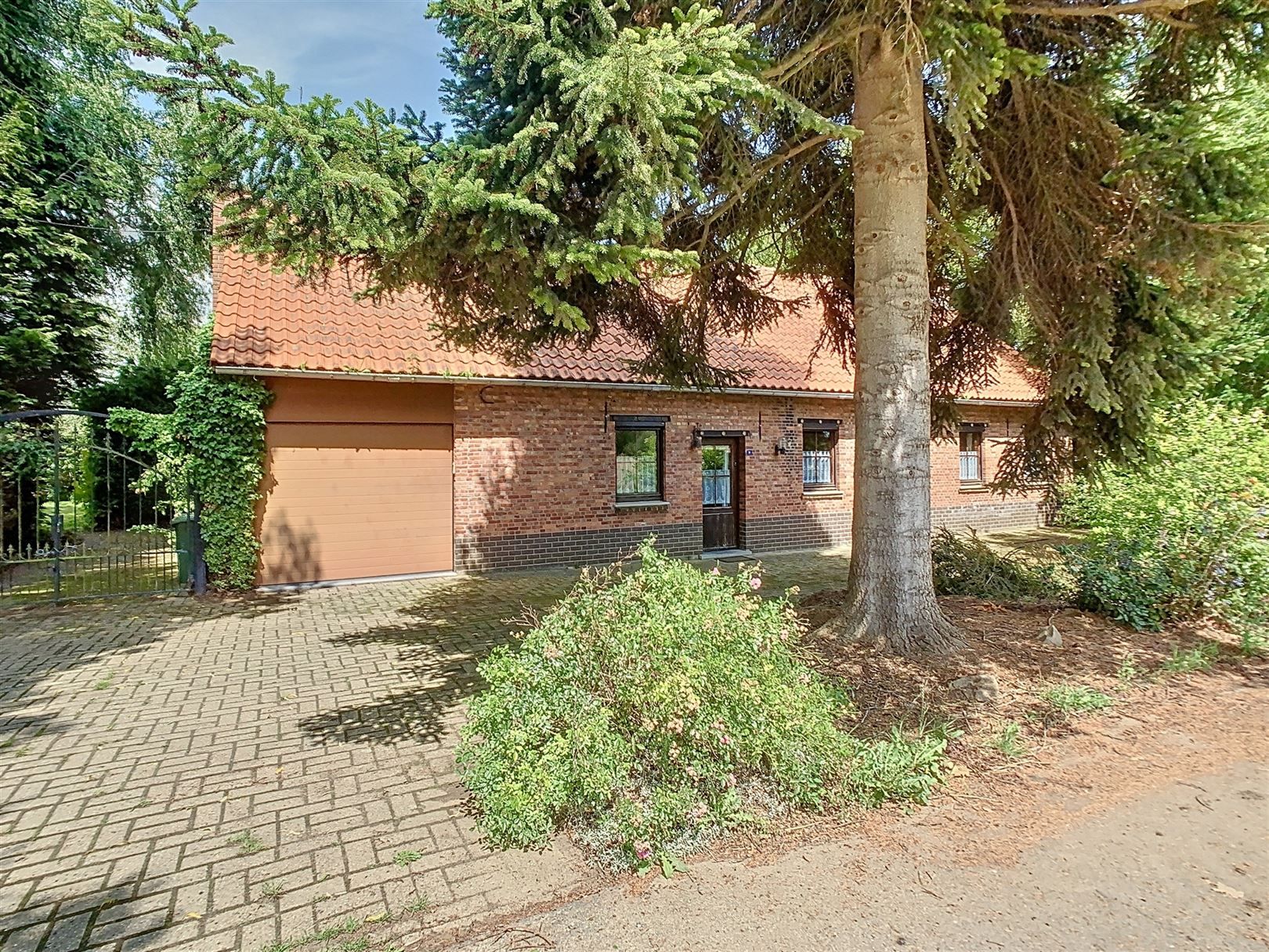 Landelijk gelegen te verbouwen woning! foto 16