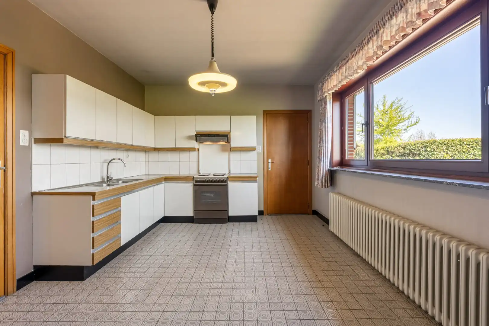 Gelijkvloerse gezinswoning op een ruim perceel van 9a51ca op een rustige locatie met uitzicht op achterliggende weilanden!  foto 13