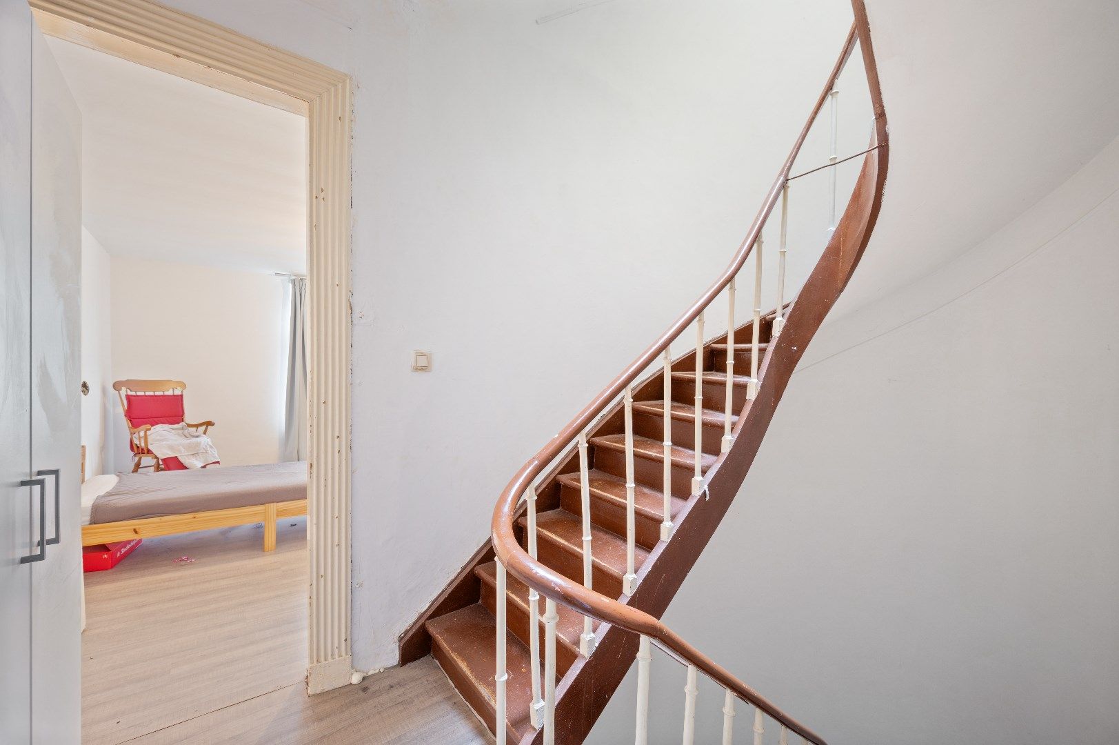 Centraal gelegen gezinswoning met 6 slaapkamers foto 17