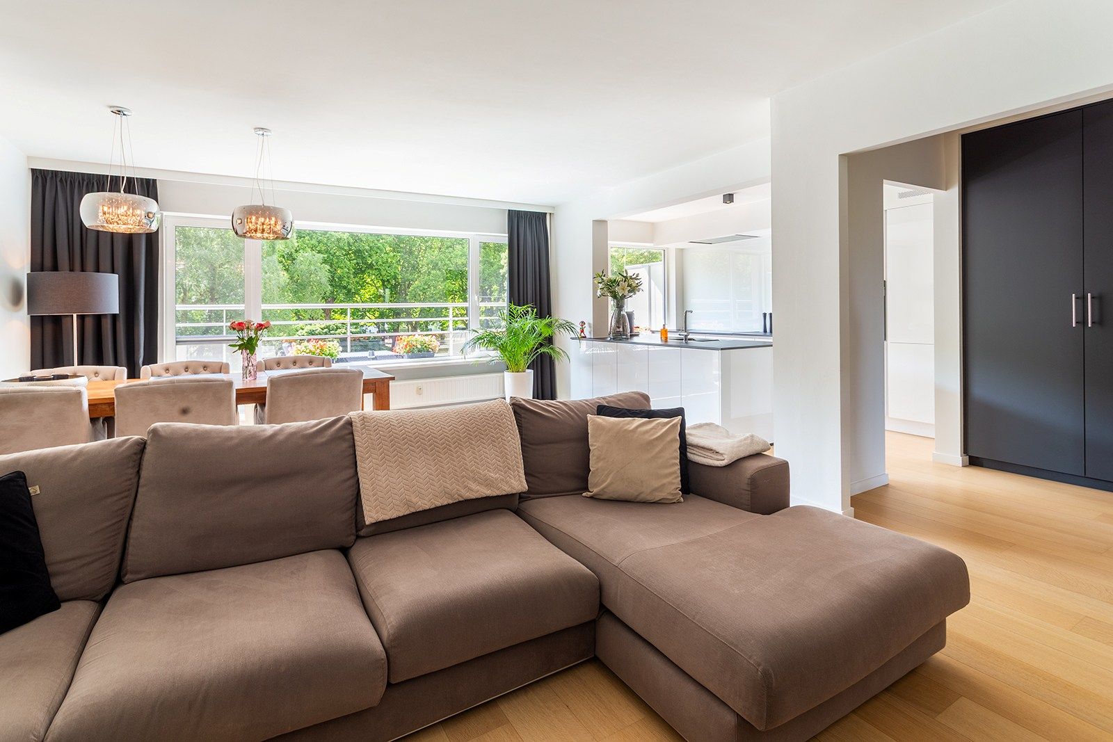 Gerenoveerd appartement met 2 terrassen foto 6