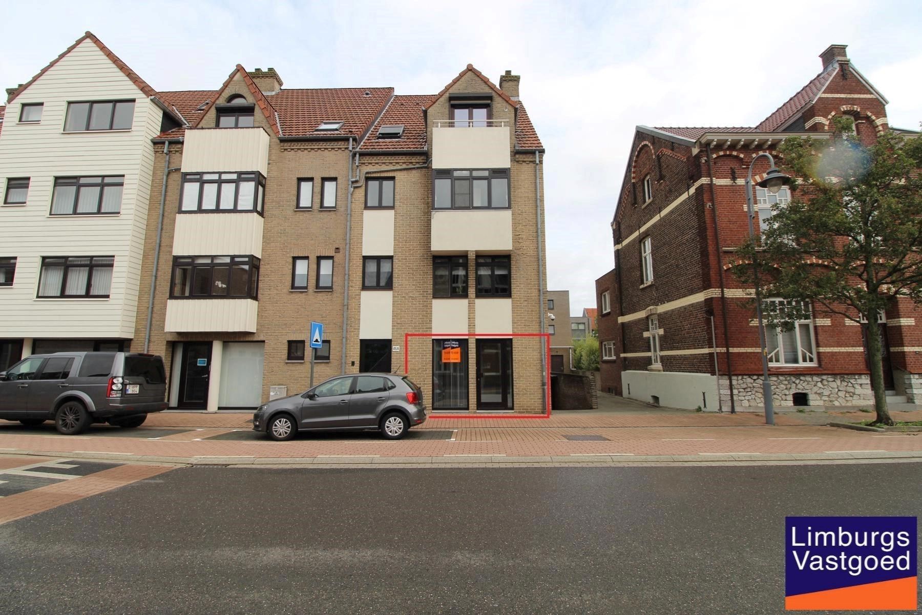 Handels/praktijkruimte, 110m², kelder met drijfkracht, parking foto {{pictureIndex}}