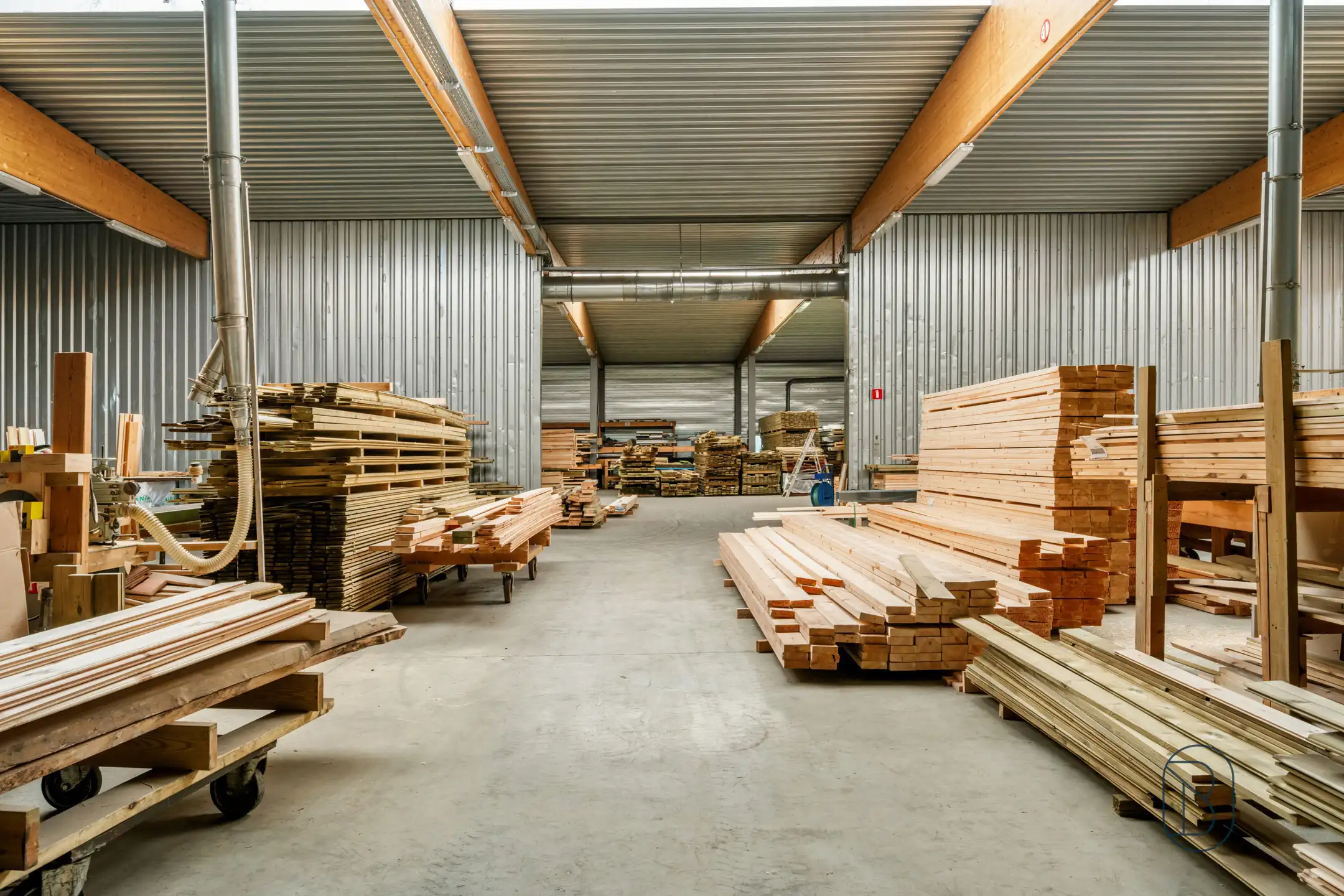 Loods met appartement + studio op 1,45 hectare foto 7