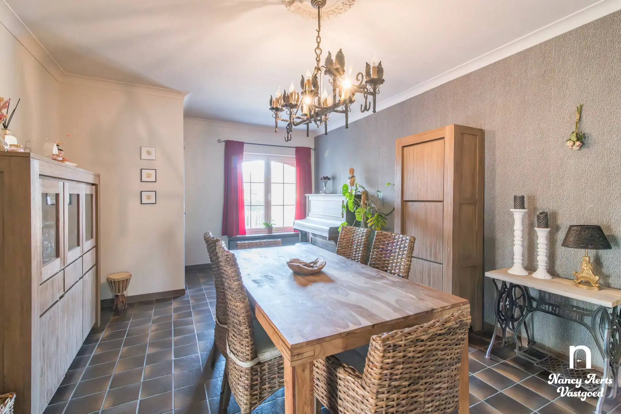 Ruime woning met karakter en talloze mogelijkheden foto 13