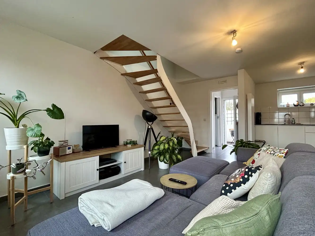Volledig gerenoveerd duplex-appartement met 1 kamer foto 2