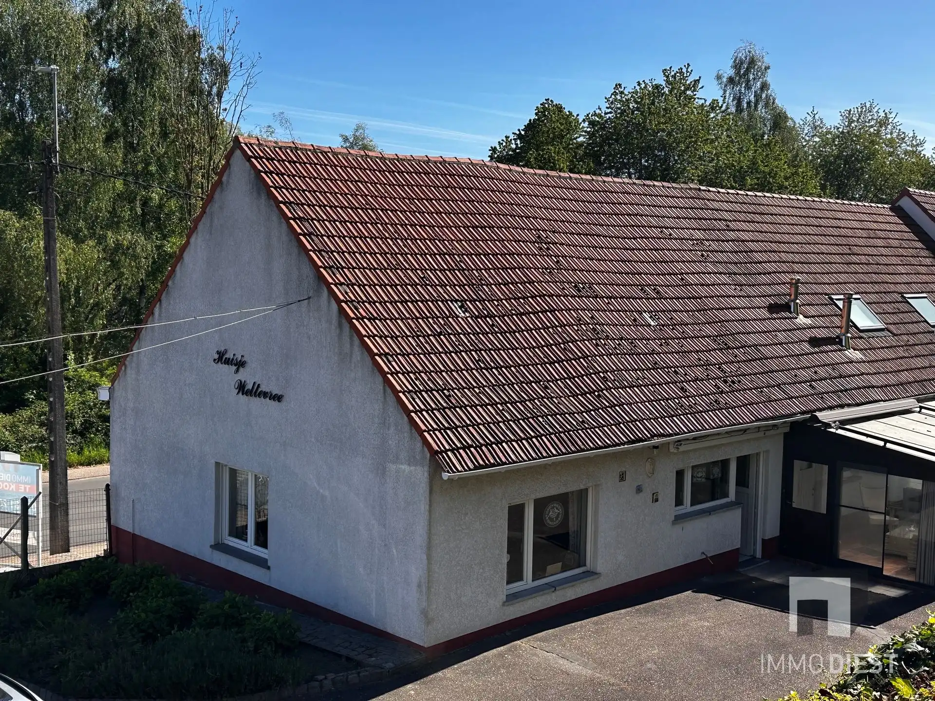 Woning met grote garage en stalling foto 2