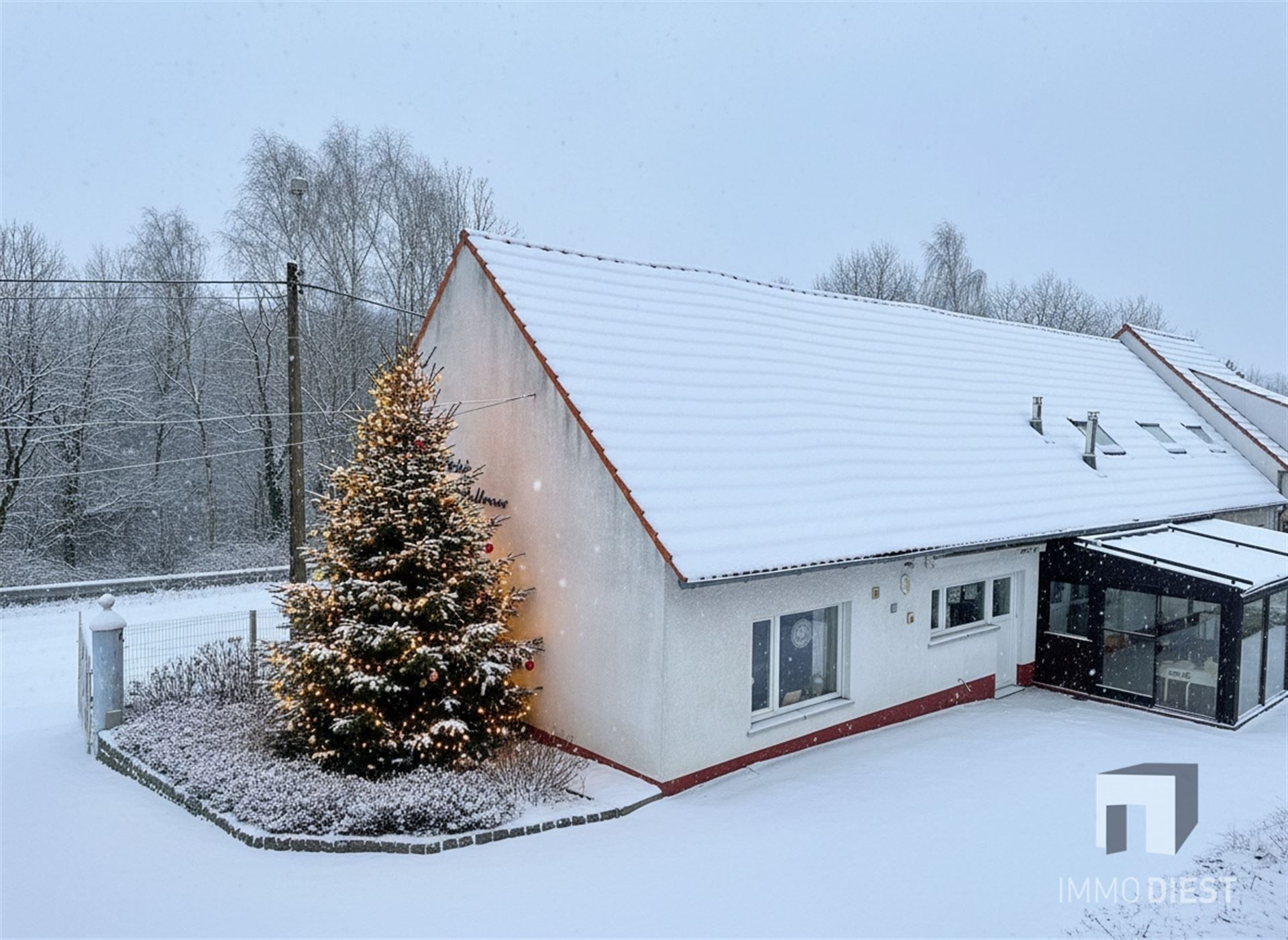 Woning met grote garage en stalling foto 2
